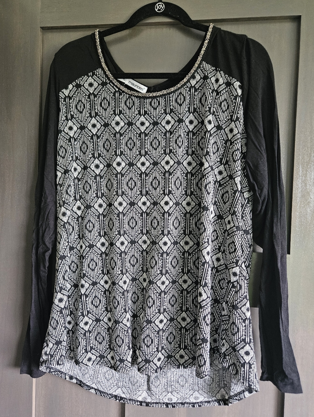 Maurices Black and White Geometric Long-Sleeve Top